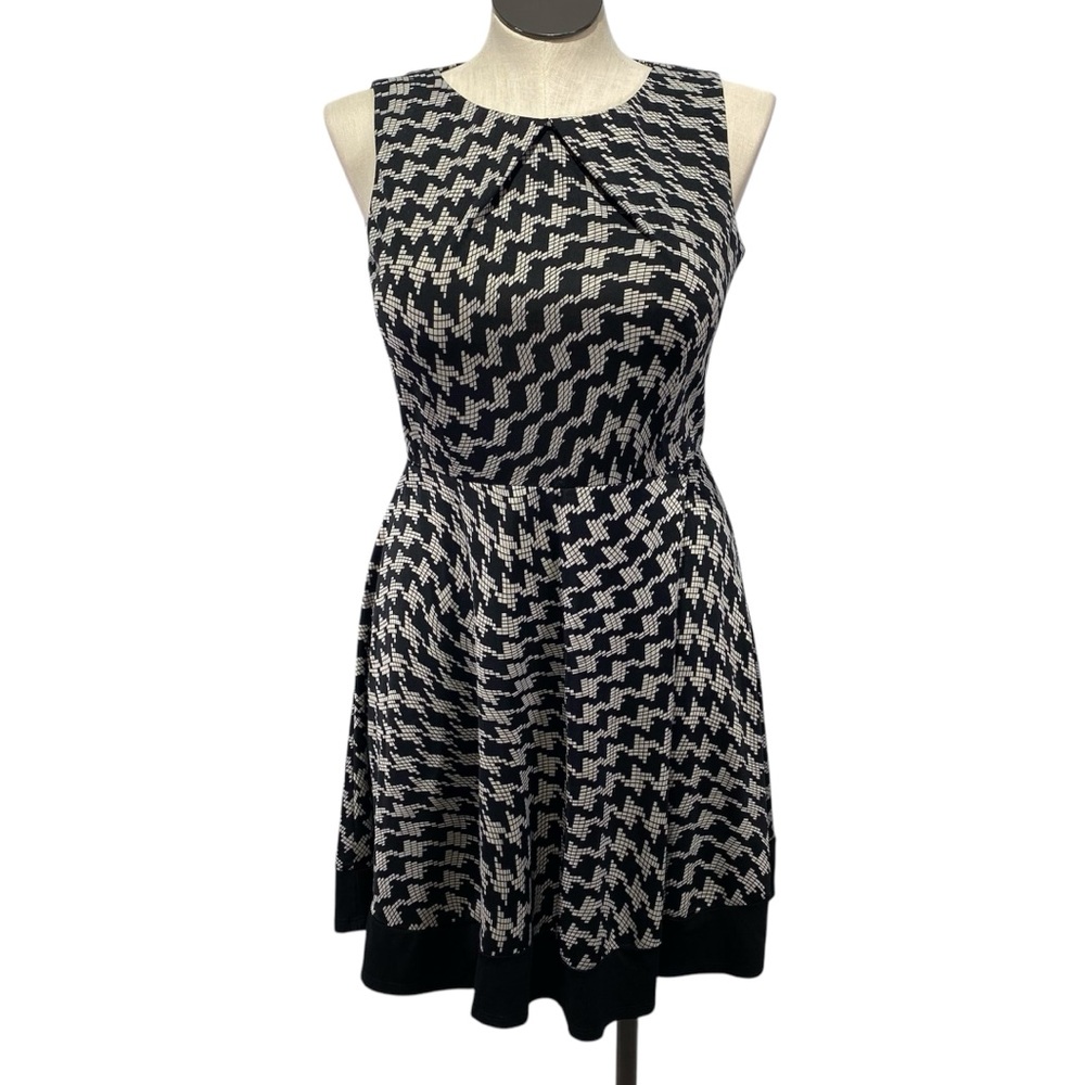 AB Studio black white block pattern sleeveless flare size large